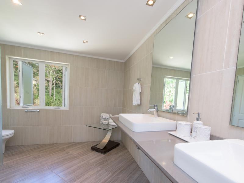 Villa Bimiti , Mount Irvine 