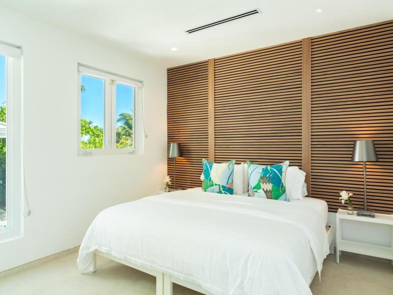 Milestone , Grace Bay , Providenciales 