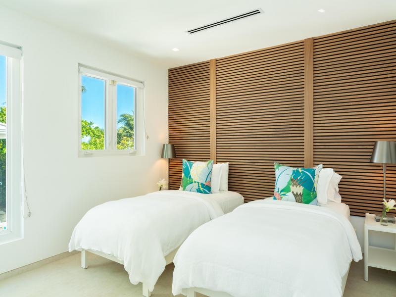 Milestone , Grace Bay , Providenciales 