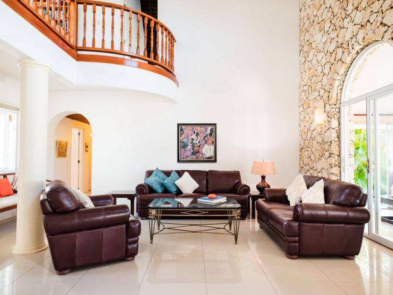 Villa Bimiti , Mount Irvine 