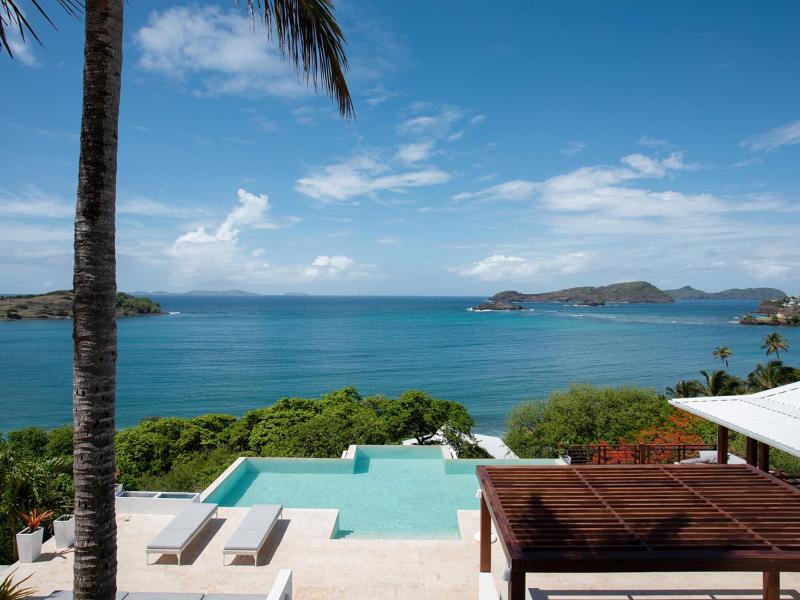 Friendship House , Friendship Bay 