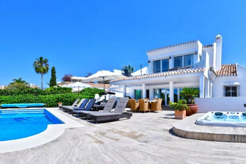 Villa in El Rosario, Marbella Villa in El Rosario, Marbella